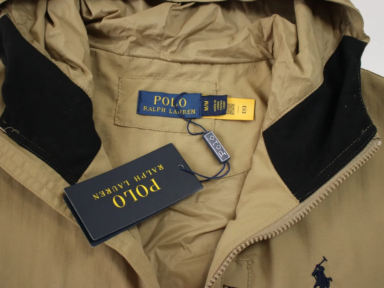 🅿️350 Ralph Lauren Fall New Classic Small Logo Embroidered Hooded Zipper Windproof and Waterproof Jacket 1️⃣ Customized coated fabric, windproof and waterproof, exquisite small logo embroidery on the chest to highlight your personality, and the workmanship details are perfectly controlled! 2️⃣It is very youthful and energetic, and can be easily worn by both men and women. It is very in line with the fashion aesthetic concepts of today's young people! 3️⃣ Full set of customized accessories, complete with three labels, same style for men and women, a must-have for couples. Color: Navy Khaki Size: S, M, L, XL